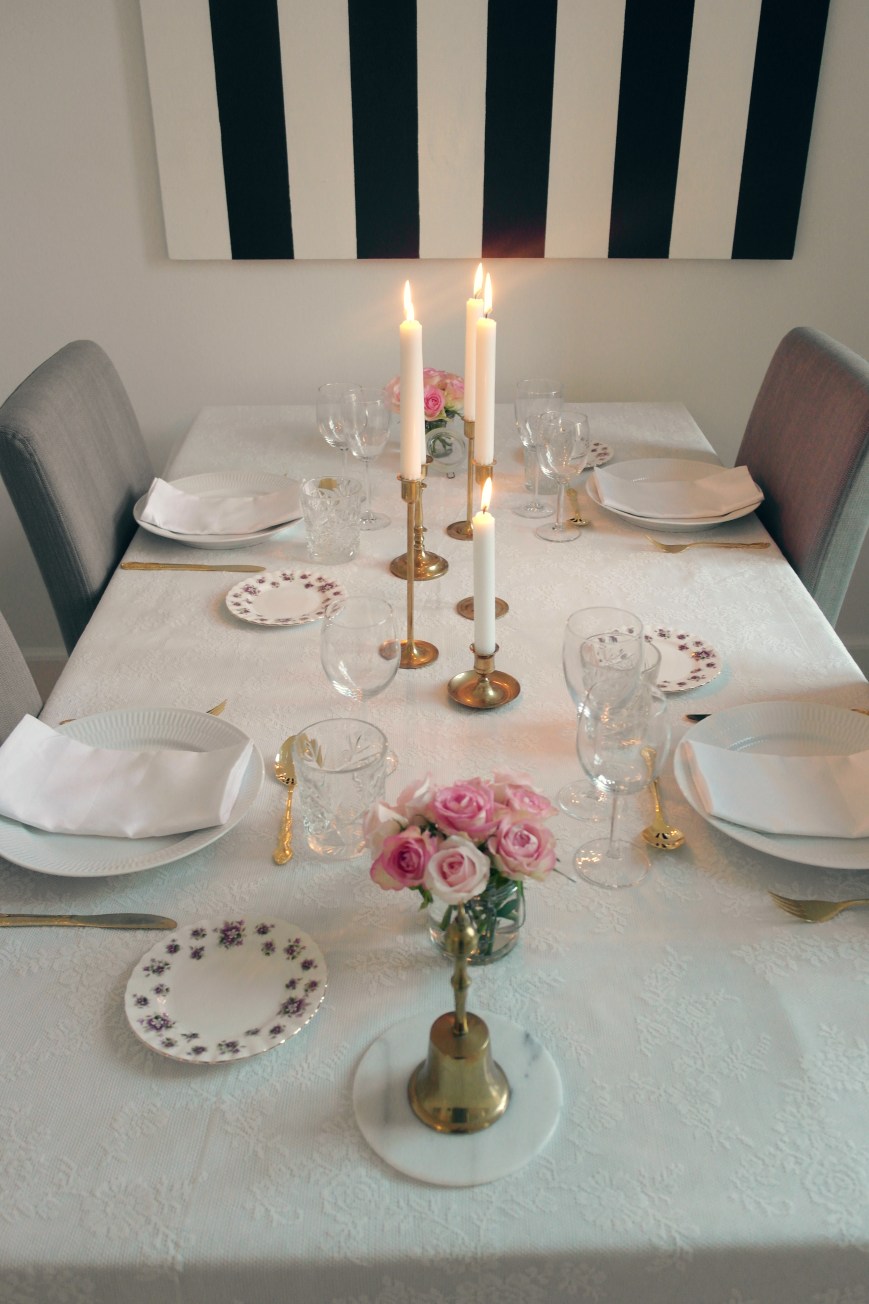 Borddækningen med blonder 